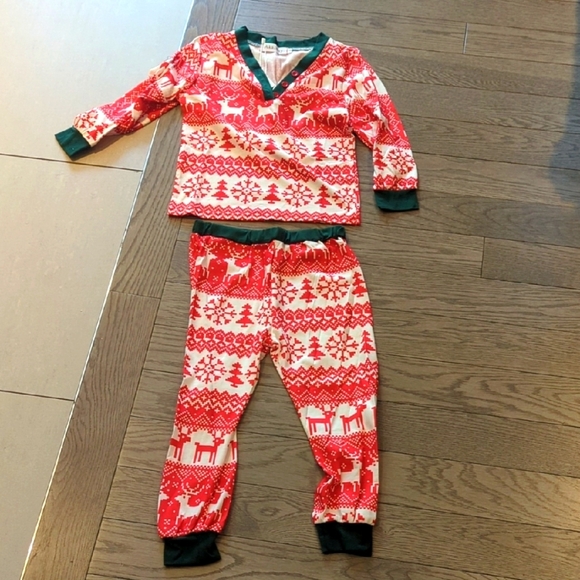 Festive Red and Green Kids Pajamas - Size 4 NWT - Picture 1 of 4